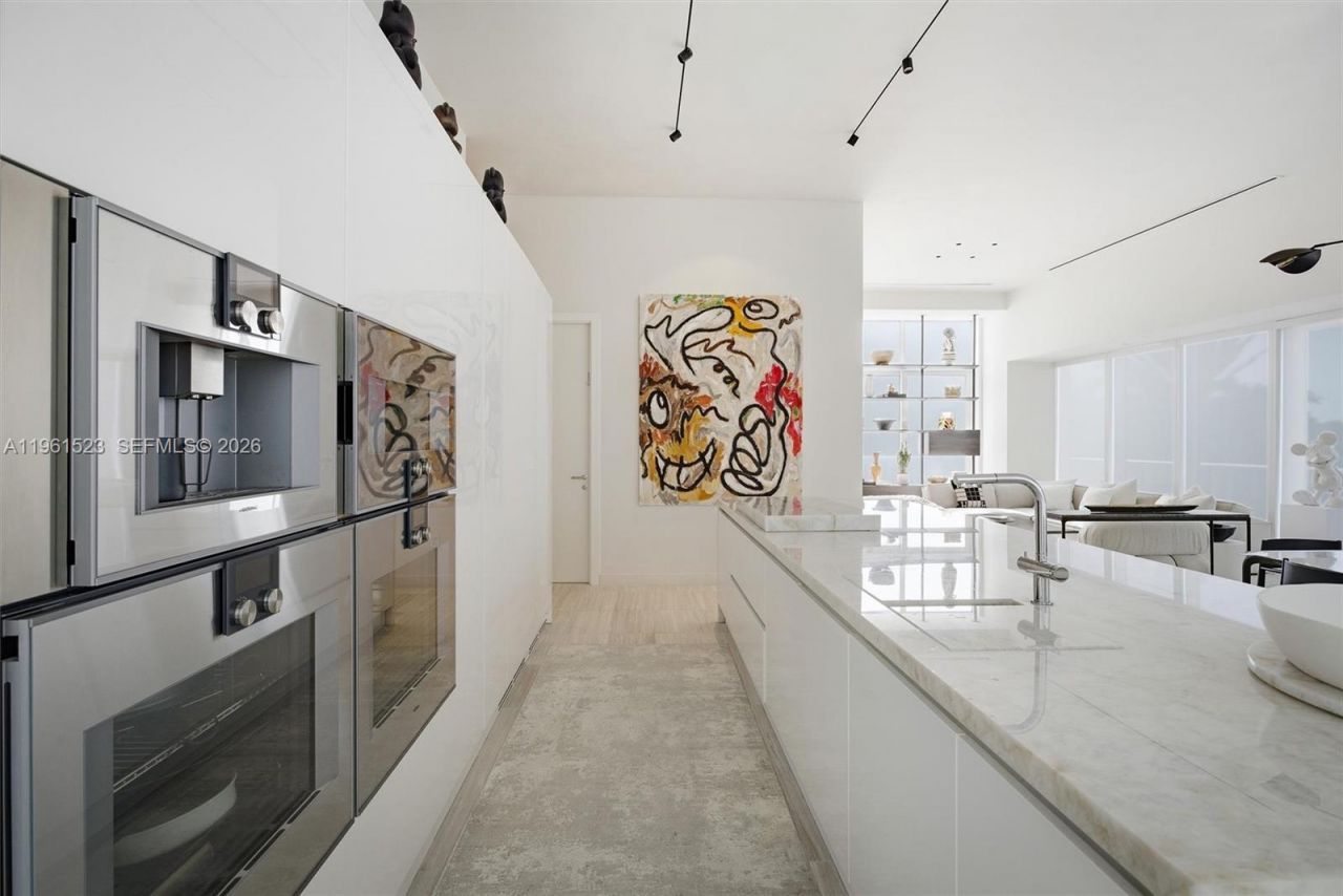 4701 N Meridian Ave, Unit 208, Miami Beach, FL 33140 Photo