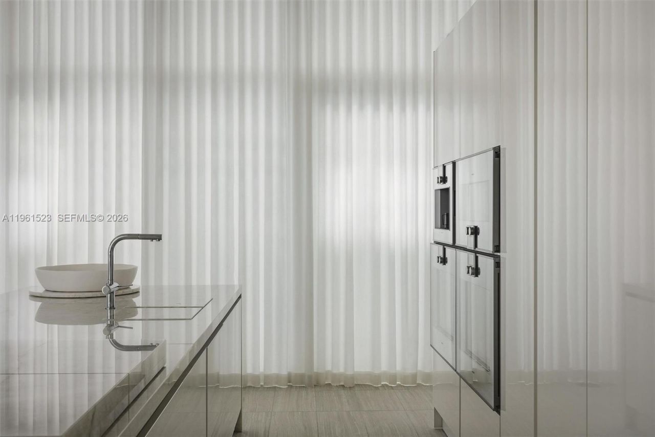 4701 N Meridian Ave, Unit 208, Miami Beach, FL 33140 Photo