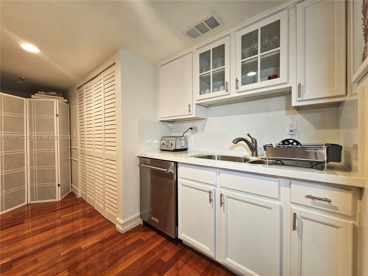 3200 Collins Ave, Unit 9-6, Miami Beach, FL 33140 Photo