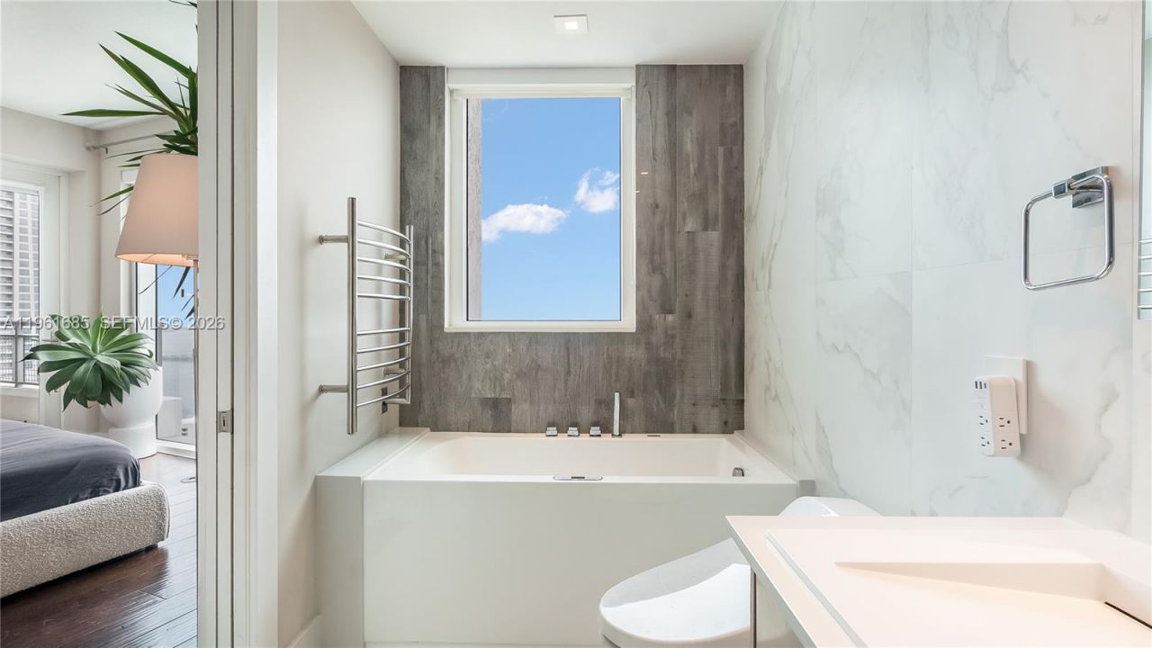 60 SW 13th St, Unit 4200, Miami, FL 33130 Photo