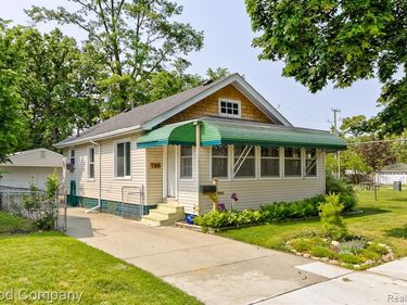 720 E Granet Avenue, Hazel Park, MI 48030