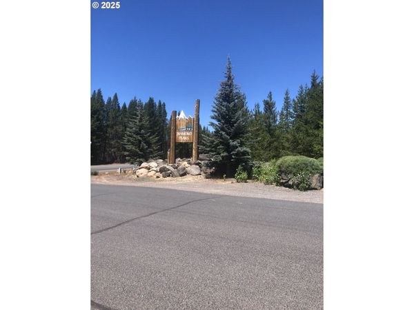 26 Diamond Peak Dr, Crescent Lake, OR 97733