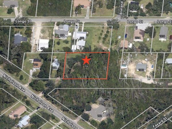 706 Nicholson Avenue, Waveland, MS 39576