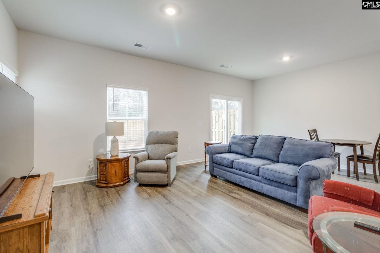 1318 Crosshill Court Photo 9