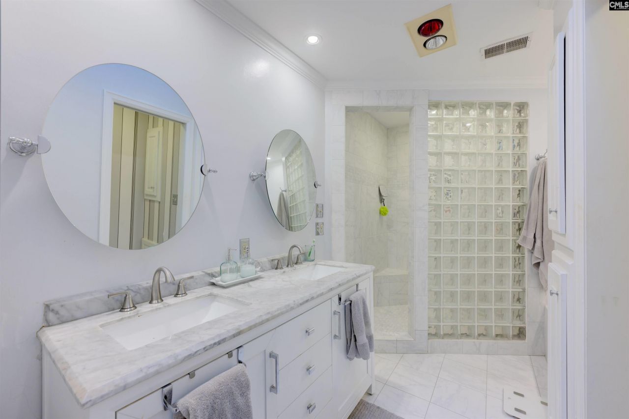 333 Pine Cliff Court Photo 6