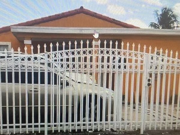 240 E 39th St , Hialeah, FL 33013