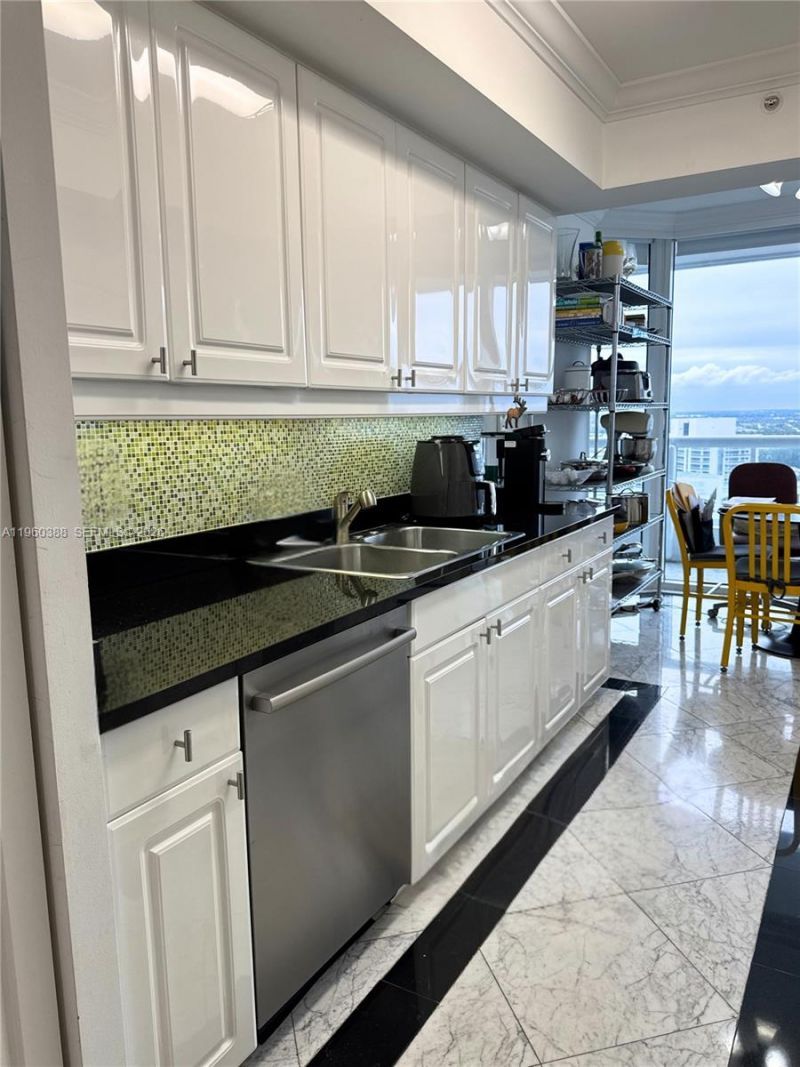 21055 Yacht Club Dr, Unit 2607, Aventura, FL 33180 Photo