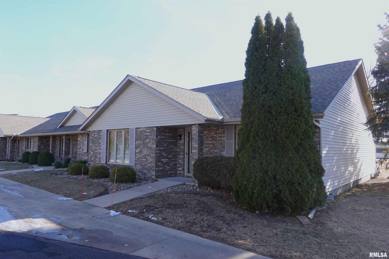 1090 Pine Tree Lane, Galesburg, IL 61401 Main Photo