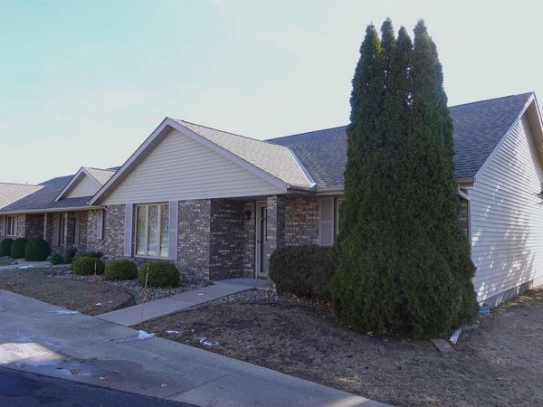 1090 PINE TREE Lane, Galesburg, IL 61401