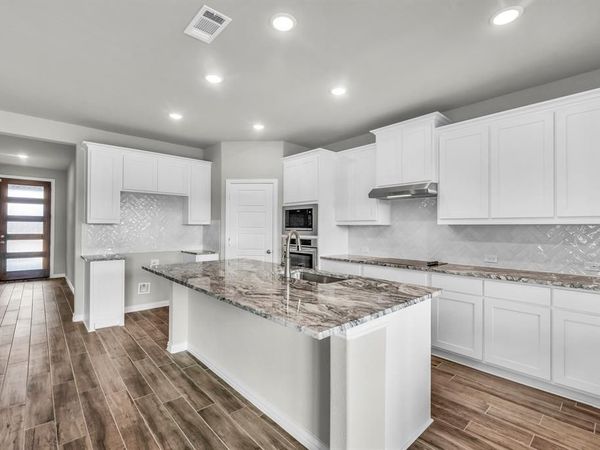 81 Yosemite Trail, Valley View, TX 76272