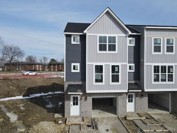 606 Brightview Place, Unit 32, Forest Park, OH 45240