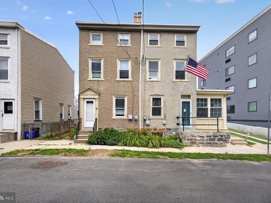 444 Lemonte Street, Philadelphia, PA 19128 Main Photo