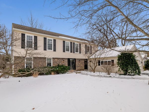 41 Canterbury Road, Lincolnshire, IL 60069