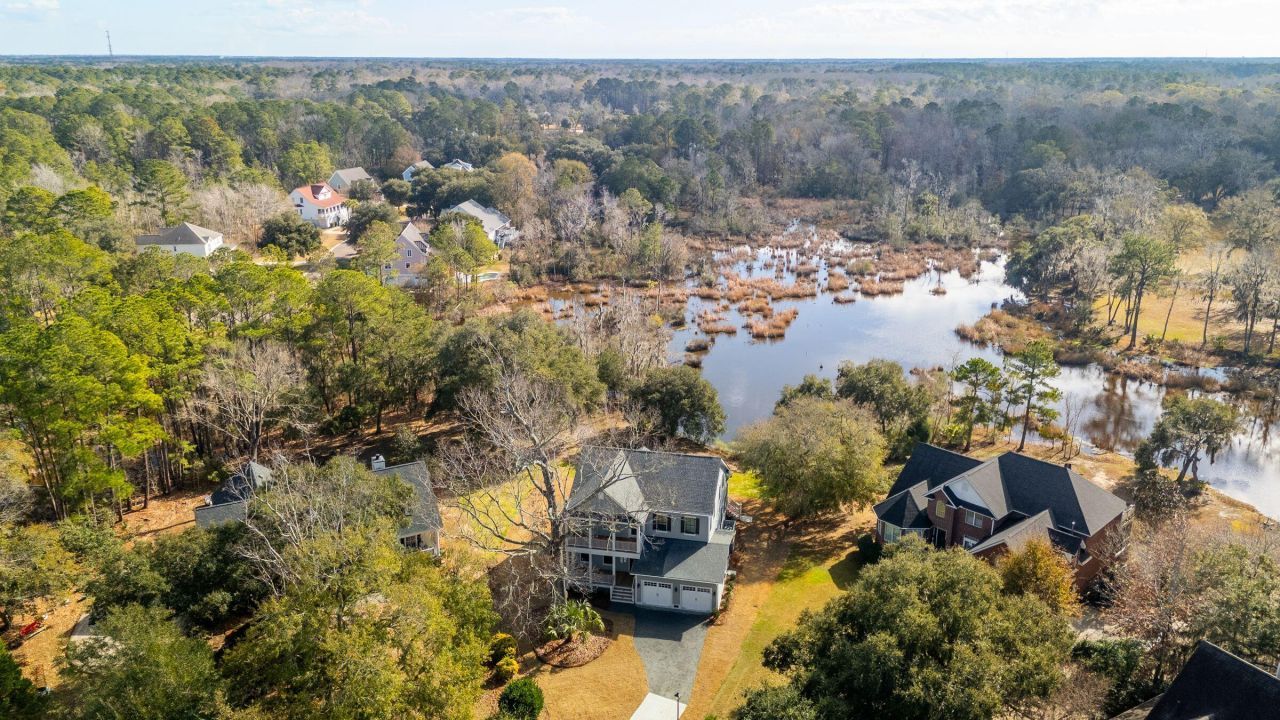 3887 Moss Pointe Court Photo 4