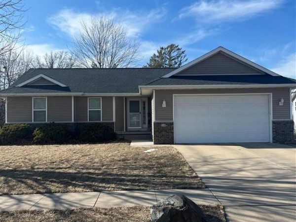 75 Colton Drive S, North Liberty, IA 52317