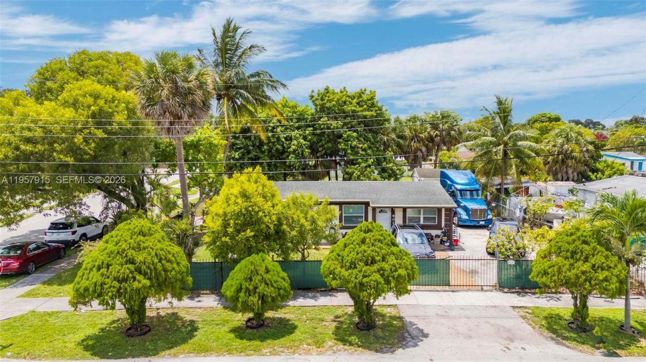 901 NW 34th Ter, Lauderhill, FL 33311 Photo