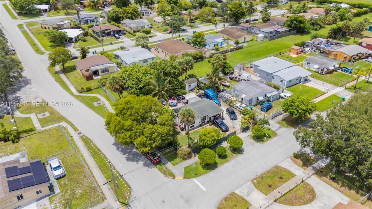 901 NW 34th Ter, Lauderhill, FL 33311 Photo