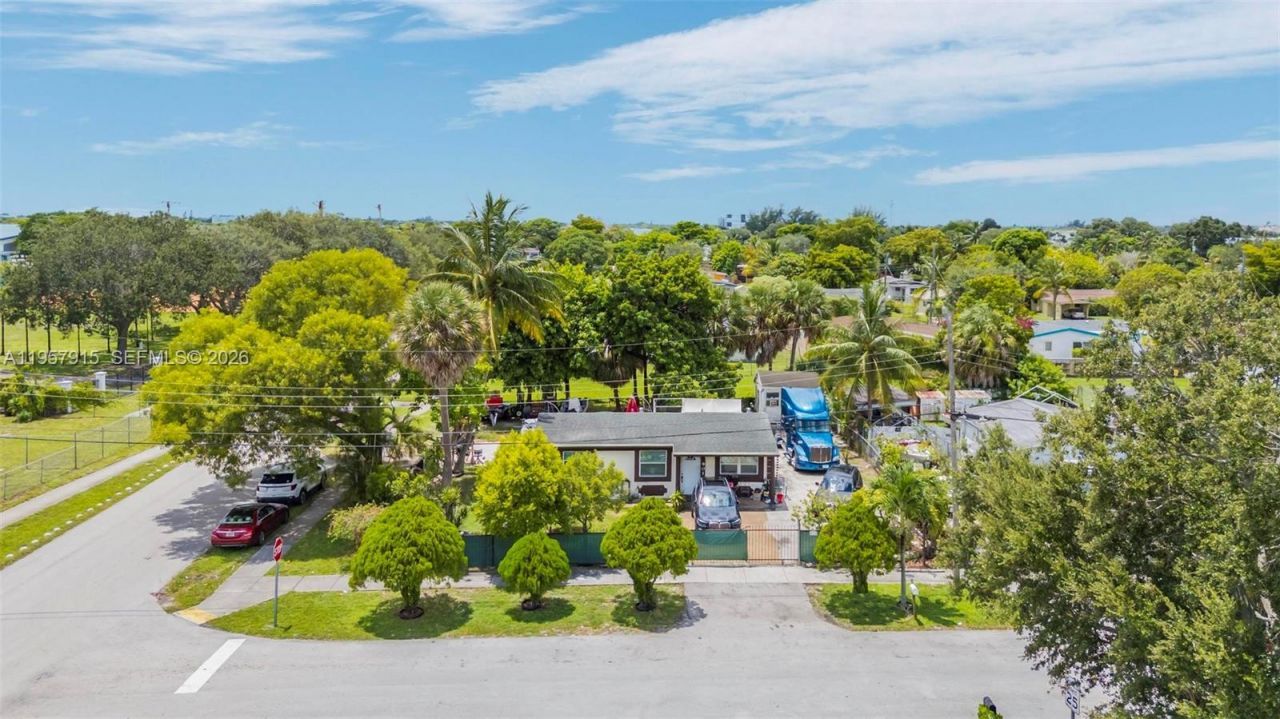 901 NW 34th Ter, Lauderhill, FL 33311 Photo