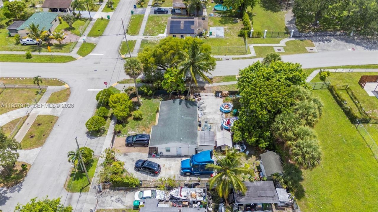 901 NW 34th Ter, Lauderhill, FL 33311 Photo