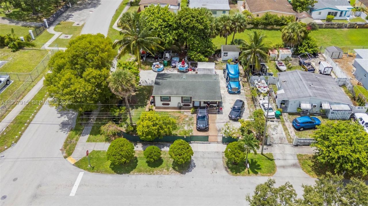 901 NW 34th Ter, Lauderhill, FL 33311 Photo