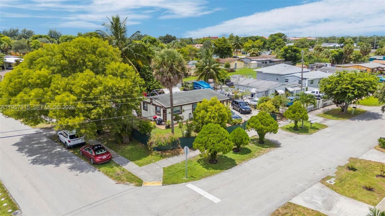 901 NW 34th Ter, Lauderhill, FL 33311 Photo