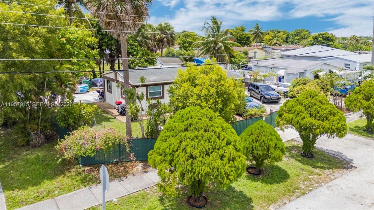 901 NW 34th Ter, Lauderhill, FL 33311 Photo