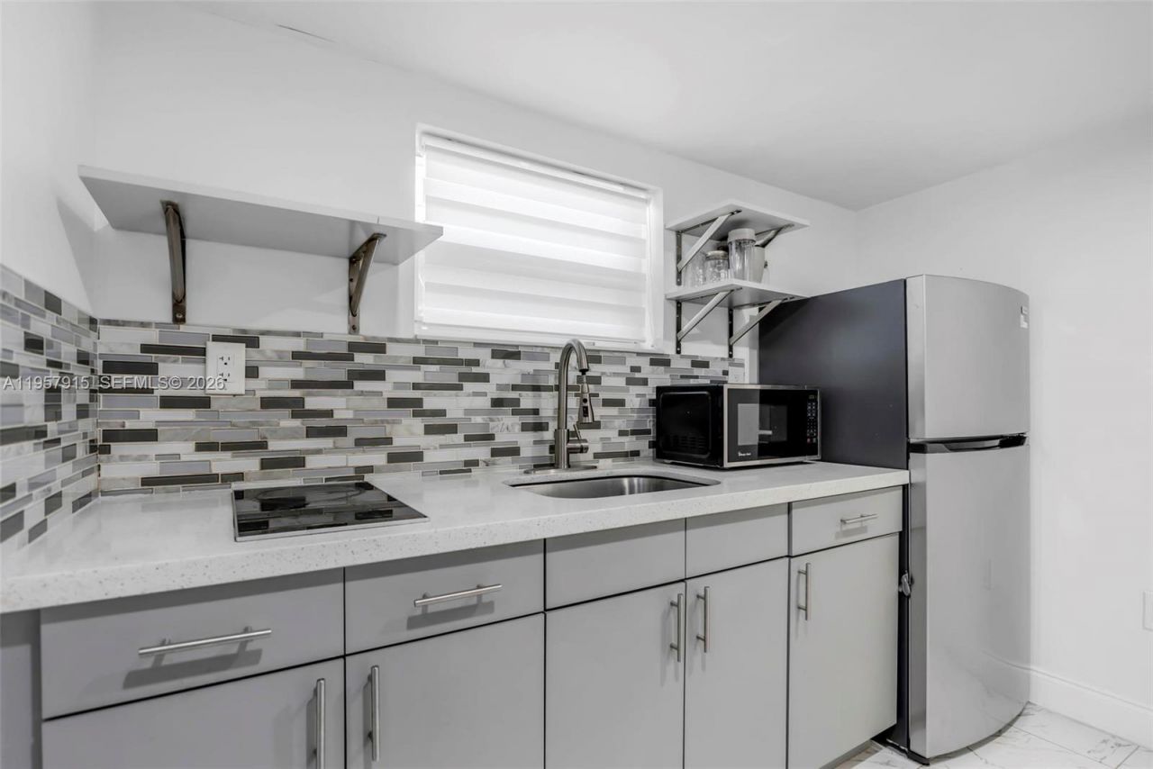 901 NW 34th Ter, Lauderhill, FL 33311 Photo