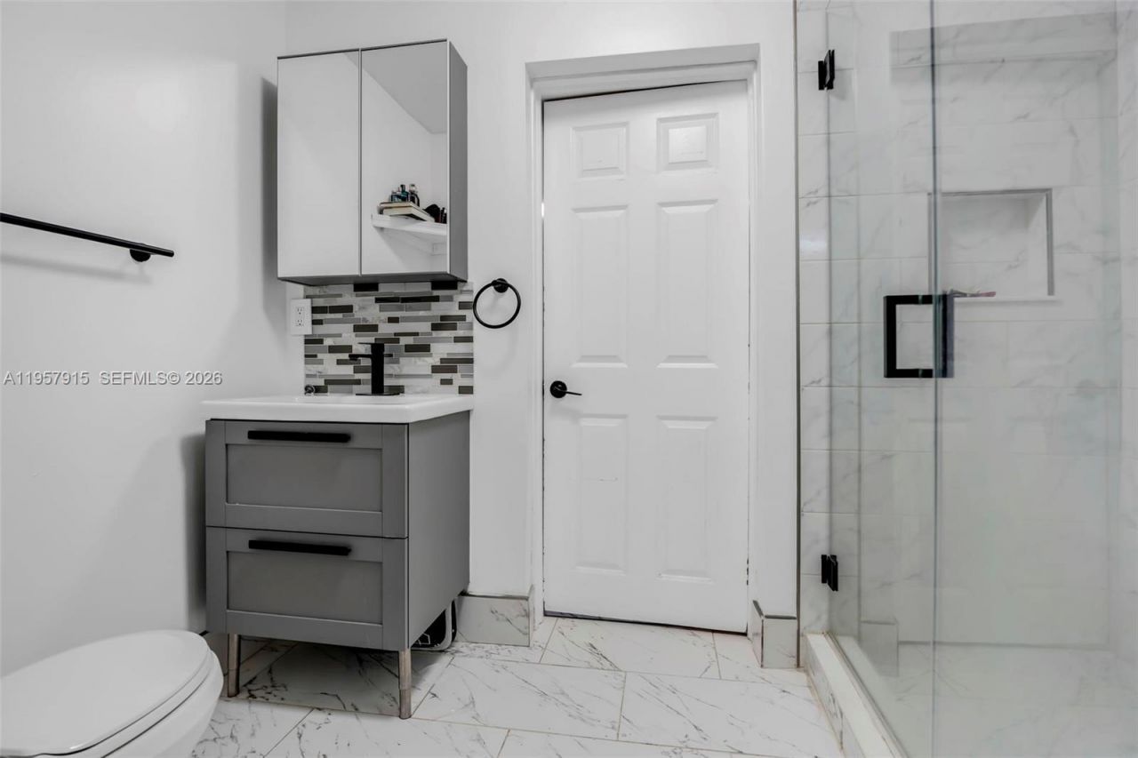 901 NW 34th Ter, Lauderhill, FL 33311 Photo