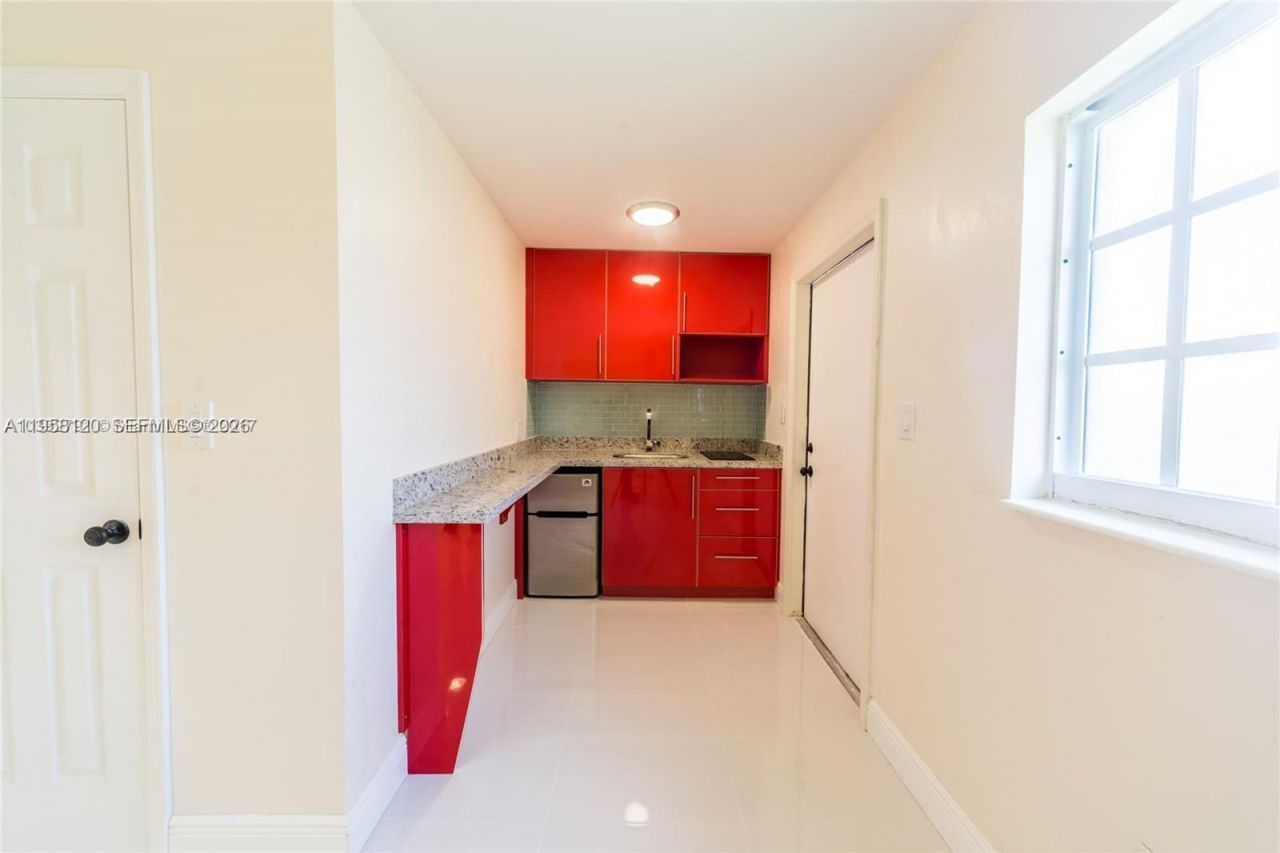 1748 NE 180th St, North Miami Beach, FL 33162 Main Photo