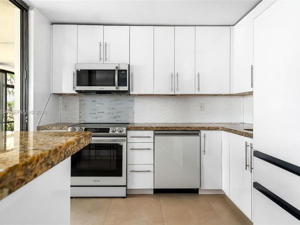 671 NE 195th St, Unit 111E, Miami, FL 33179