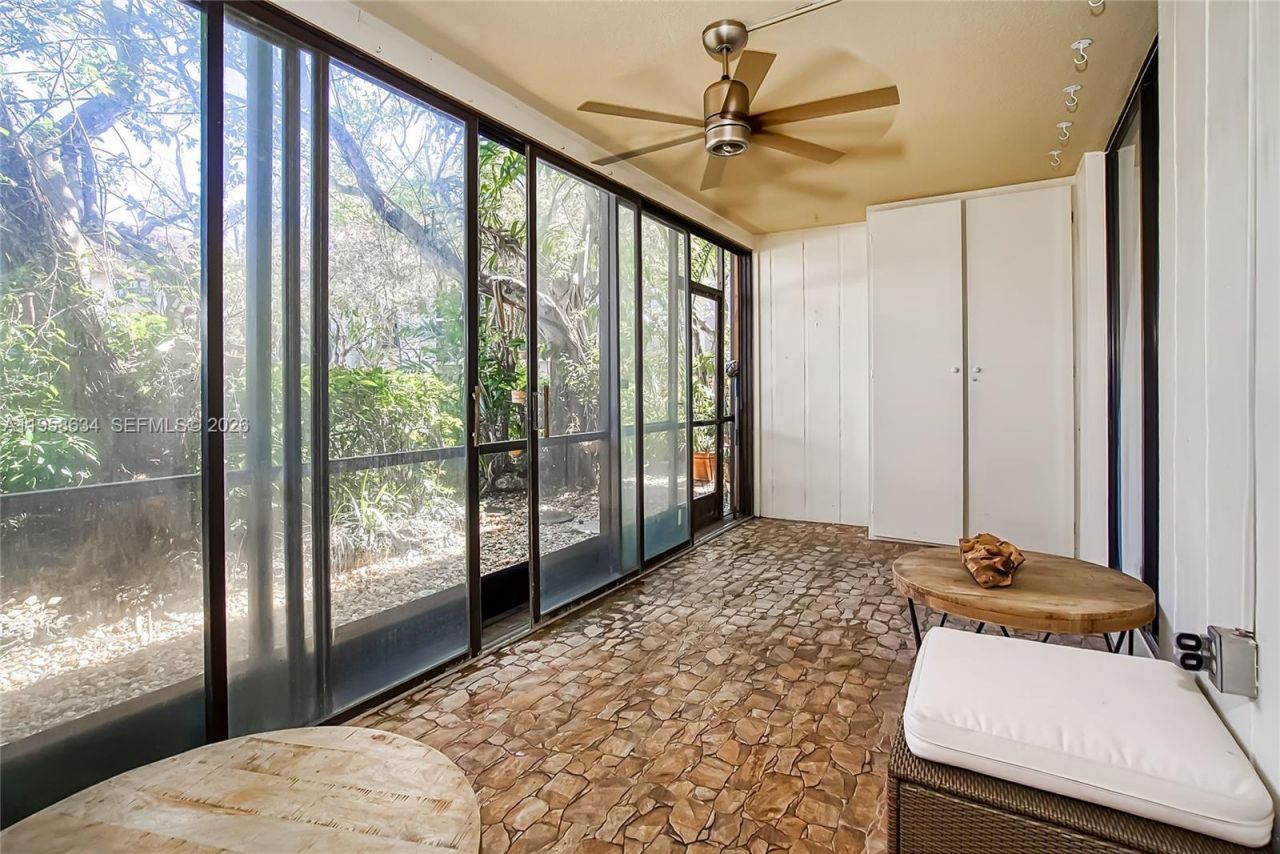 671 NE 195th St, Unit 111E, Miami, FL 33179 Photo