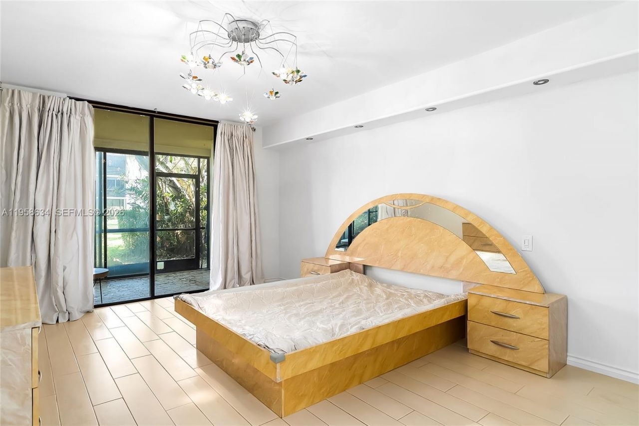 671 NE 195th St, Unit 111E, Miami, FL 33179 Photo