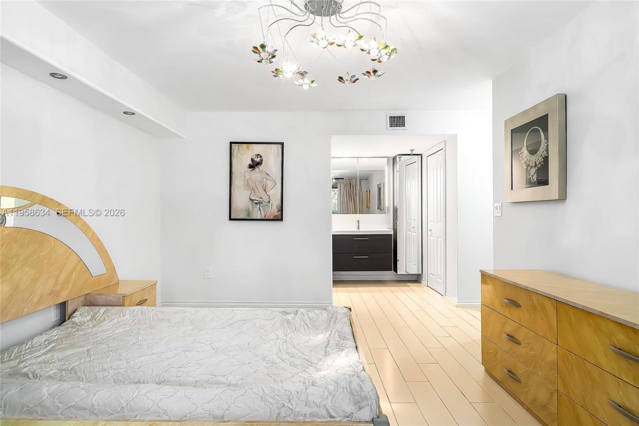 671 NE 195th St, Unit 111E, Miami, FL 33179 Photo