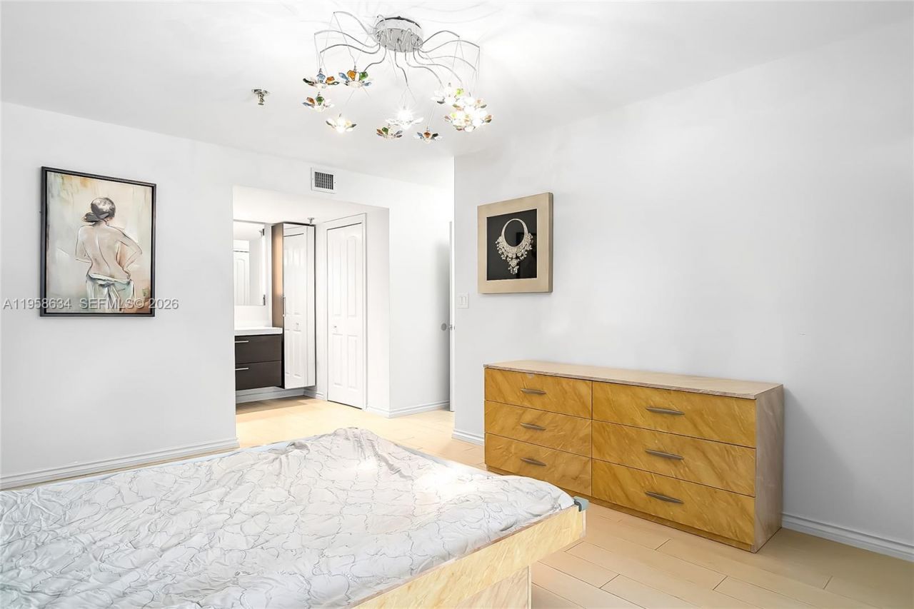 671 NE 195th St, Unit 111E, Miami, FL 33179 Photo