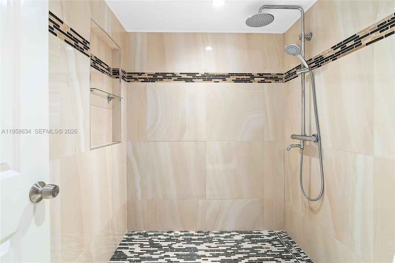 671 NE 195th St, Unit 111E, Miami, FL 33179 Photo