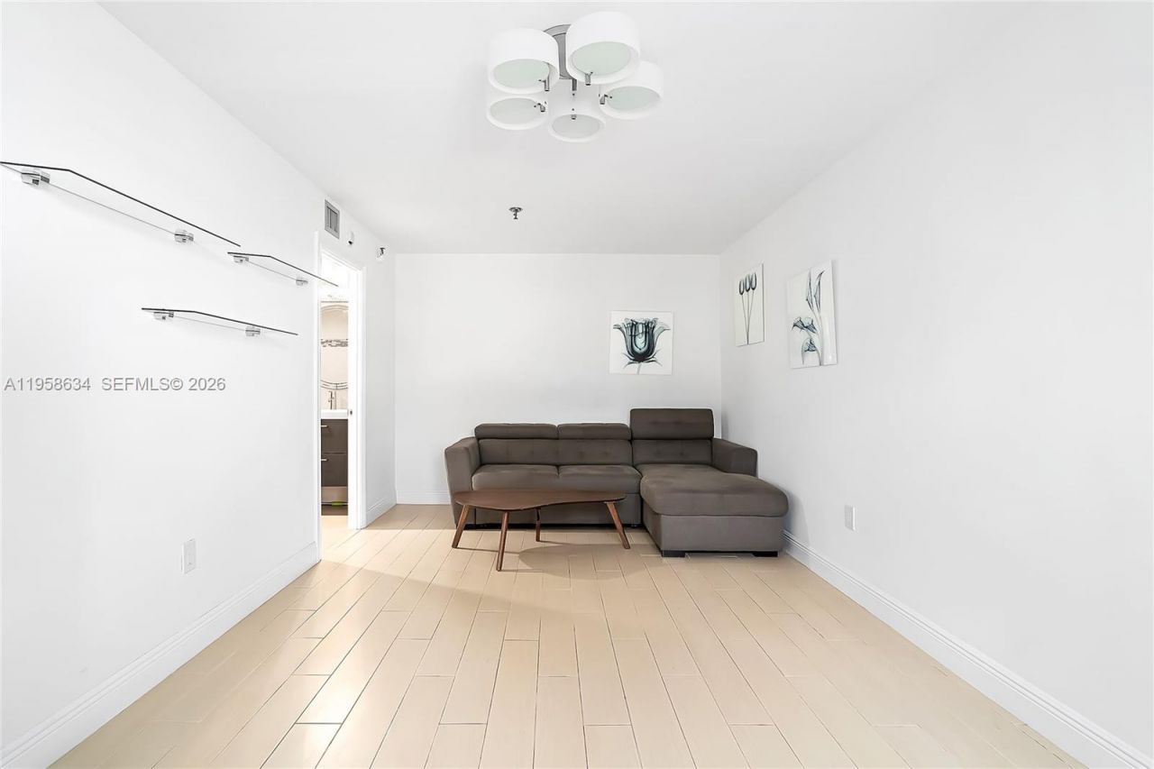 671 NE 195th St, Unit 111E, Miami, FL 33179 Photo