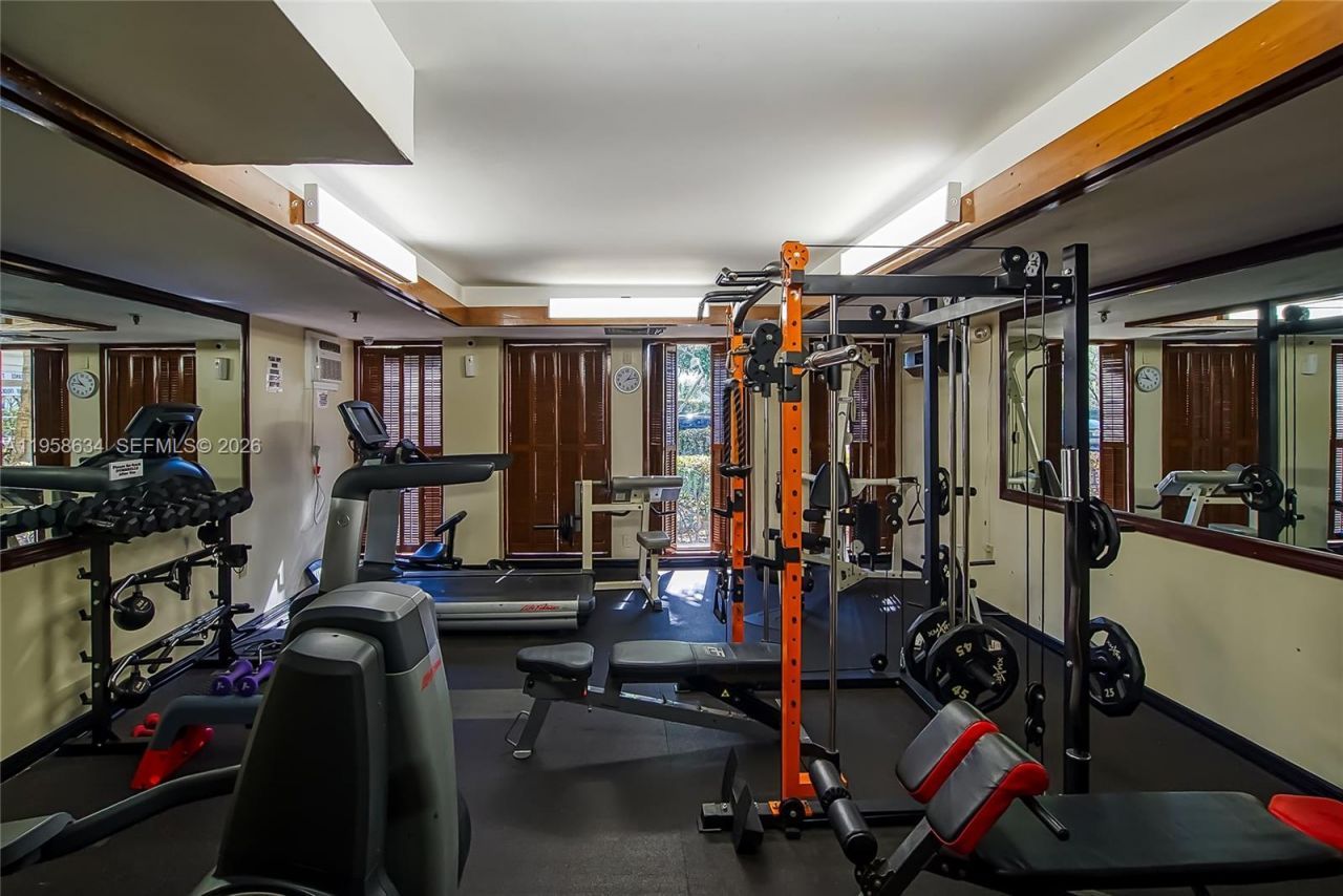 671 NE 195th St, Unit 111E, Miami, FL 33179 Photo