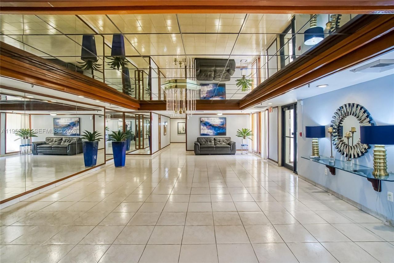 671 NE 195th St, Unit 111E, Miami, FL 33179 Photo