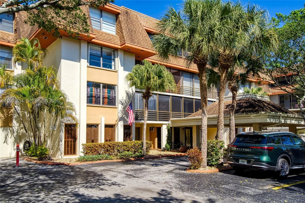 671 NE 195th St, Unit 111E, Miami, FL 33179 Photo