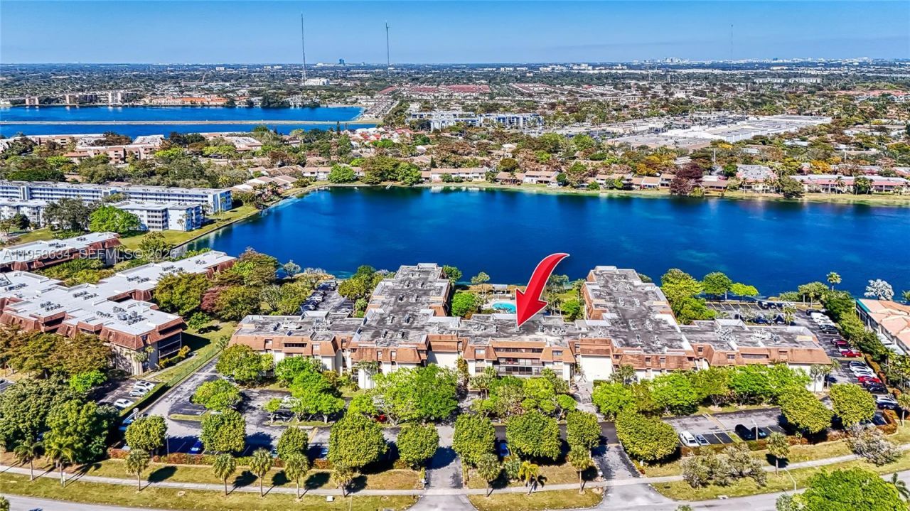 671 NE 195th St, Unit 111E, Miami, FL 33179 Photo