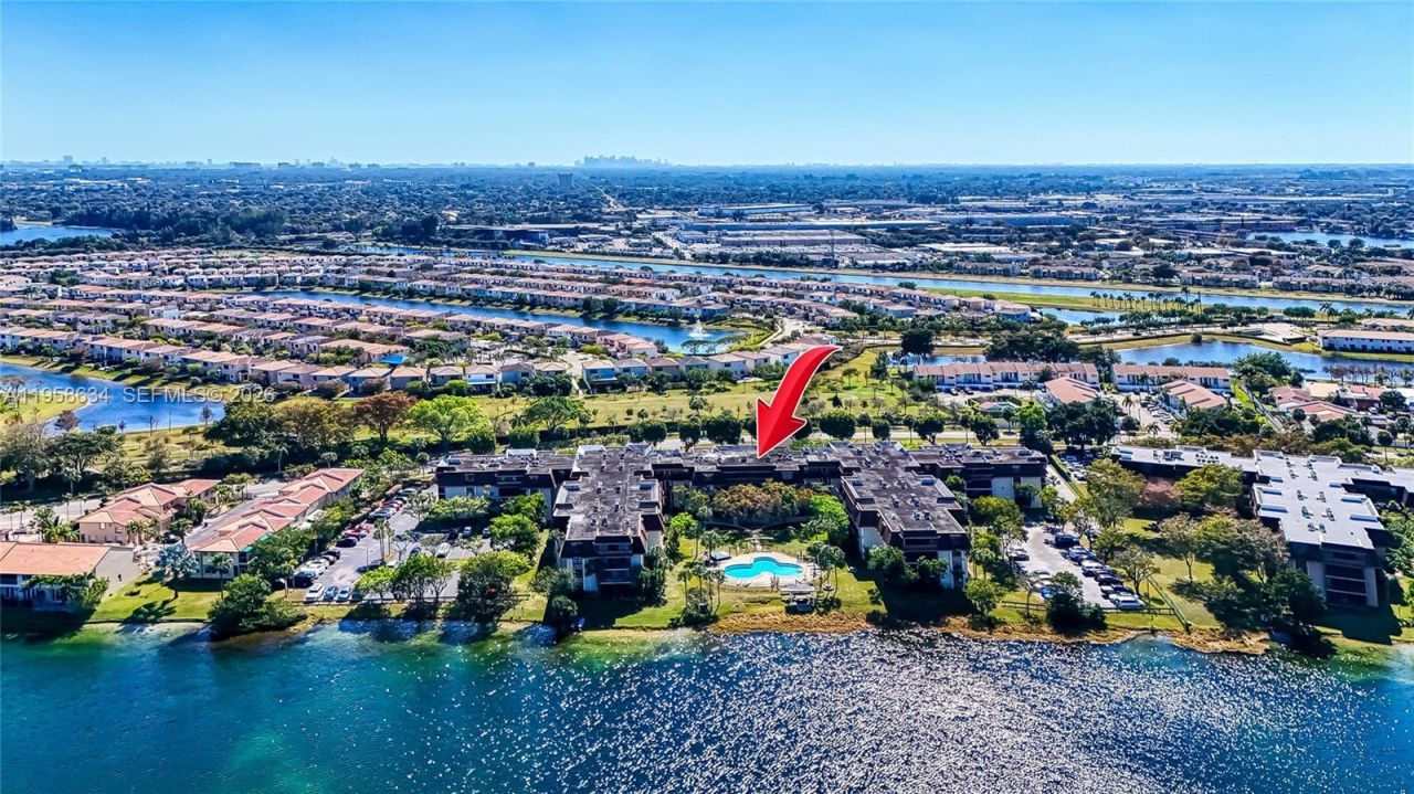 671 NE 195th St, Unit 111E, Miami, FL 33179 Photo