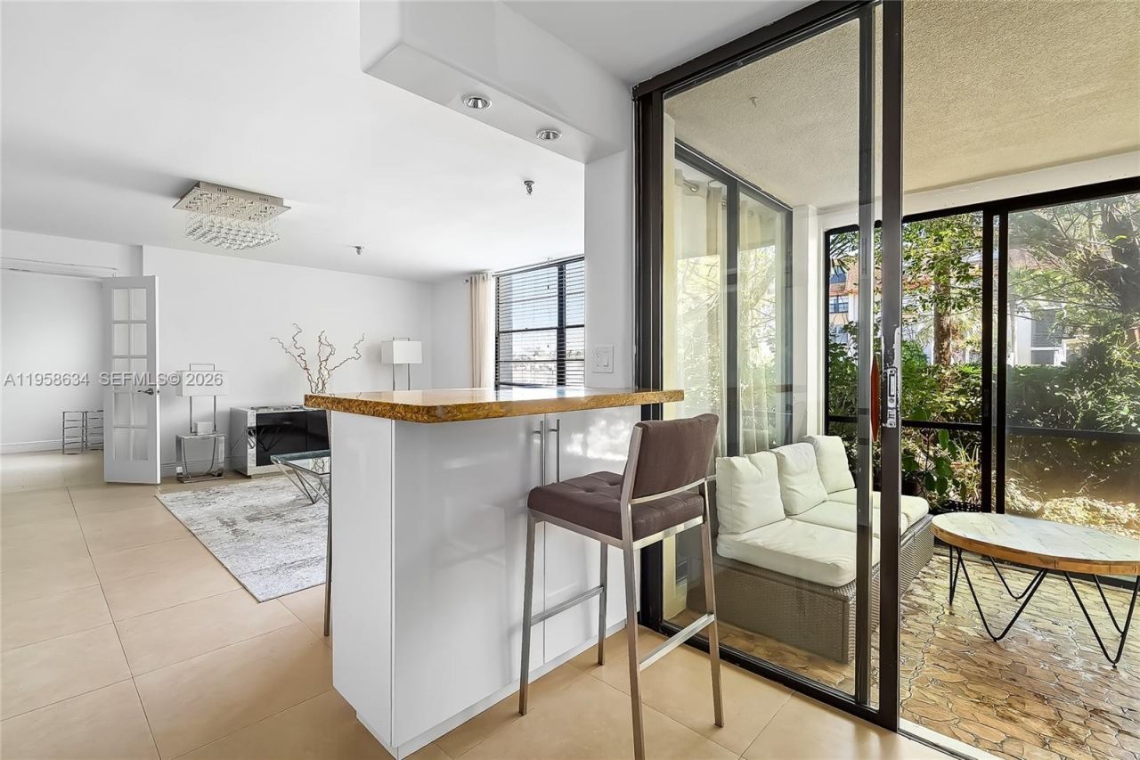 671 NE 195th St, Unit 111E, Miami, FL 33179 Photo