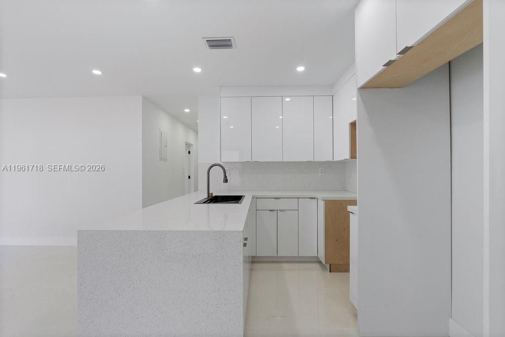 860 NW 70th St , Miami, FL 33150 Photo