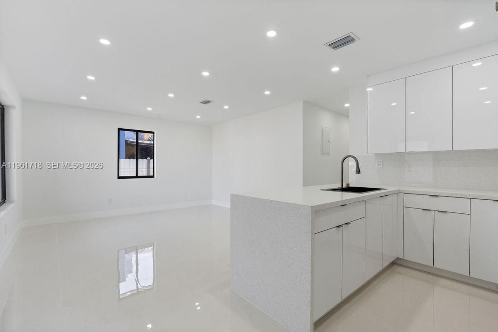 860 NW 70th St , Miami, FL 33150 Photo