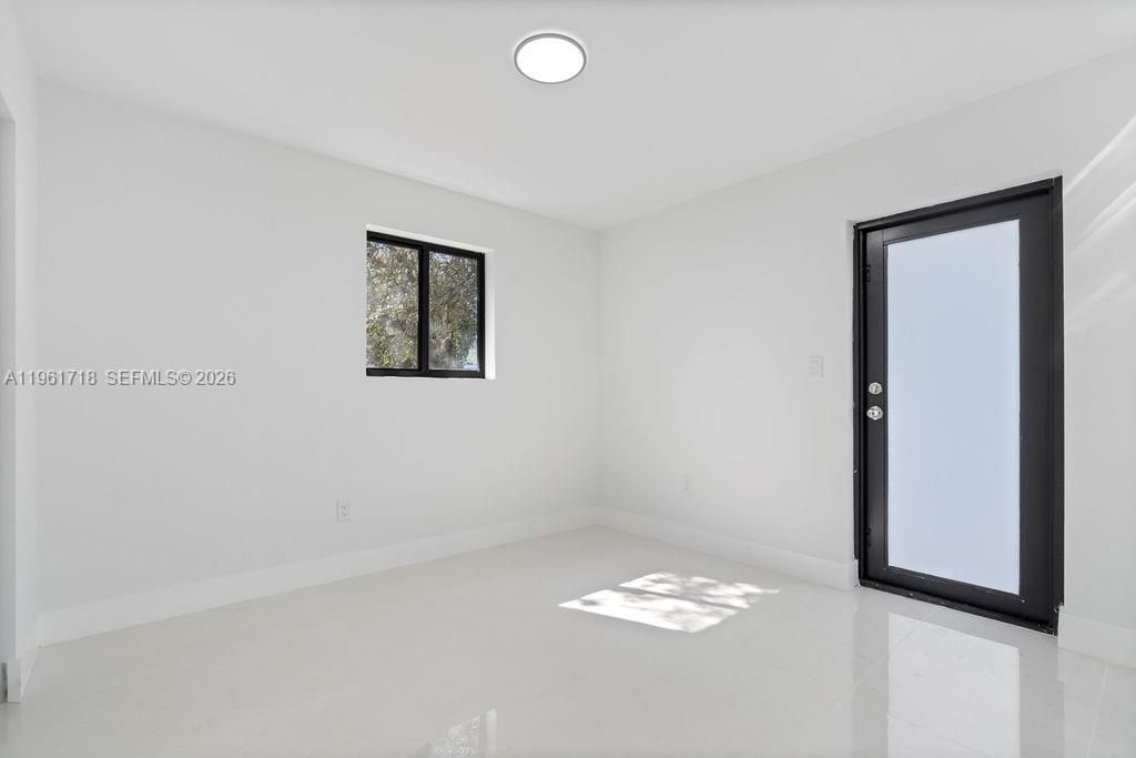 860 NW 70th St , Miami, FL 33150 Photo