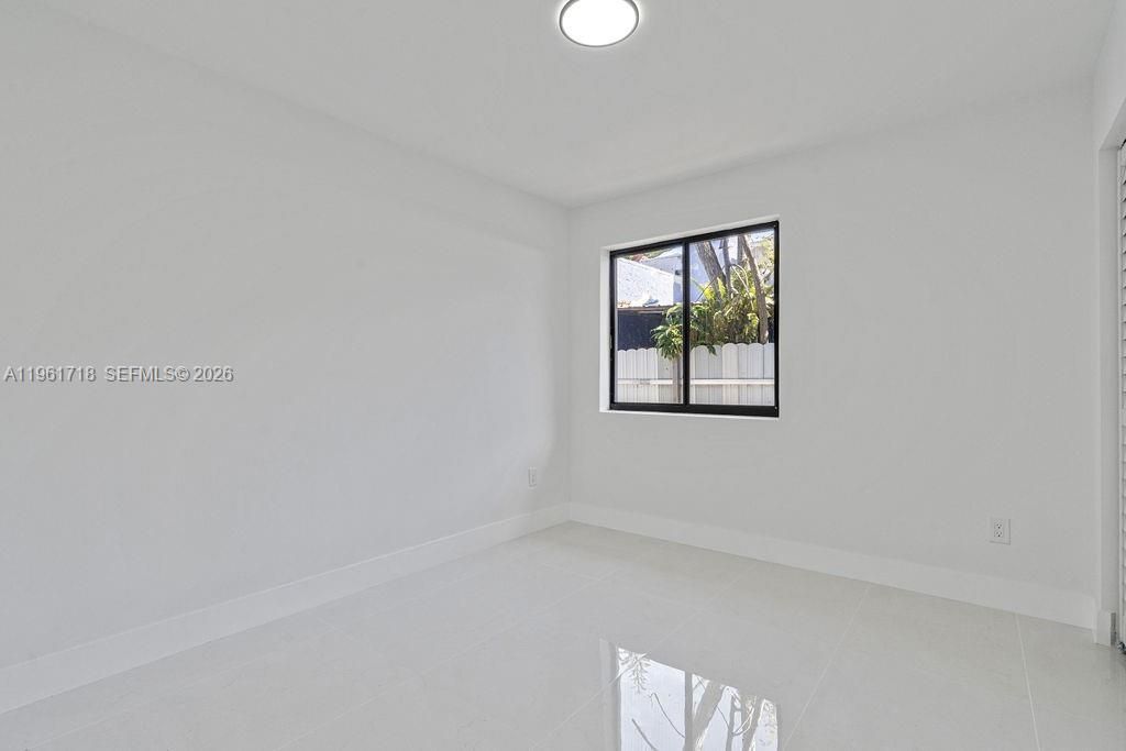 860 NW 70th St , Miami, FL 33150 Photo