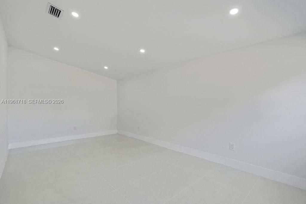 860 NW 70th St , Miami, FL 33150 Photo