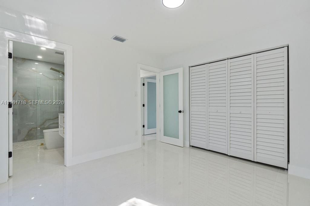 860 NW 70th St , Miami, FL 33150 Photo