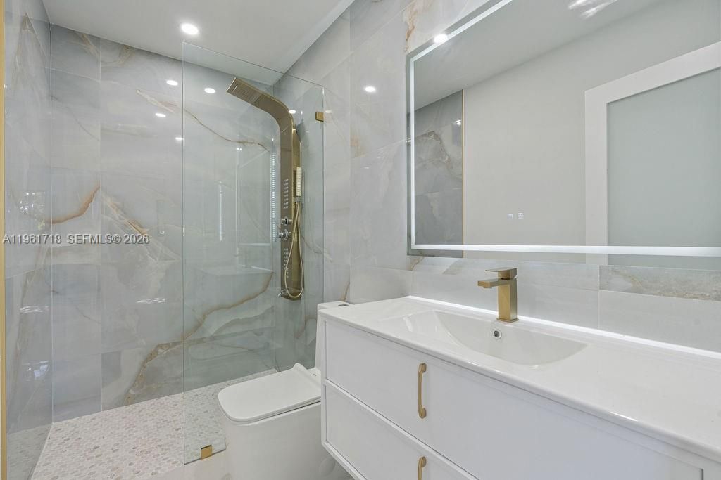 860 NW 70th St , Miami, FL 33150 Photo