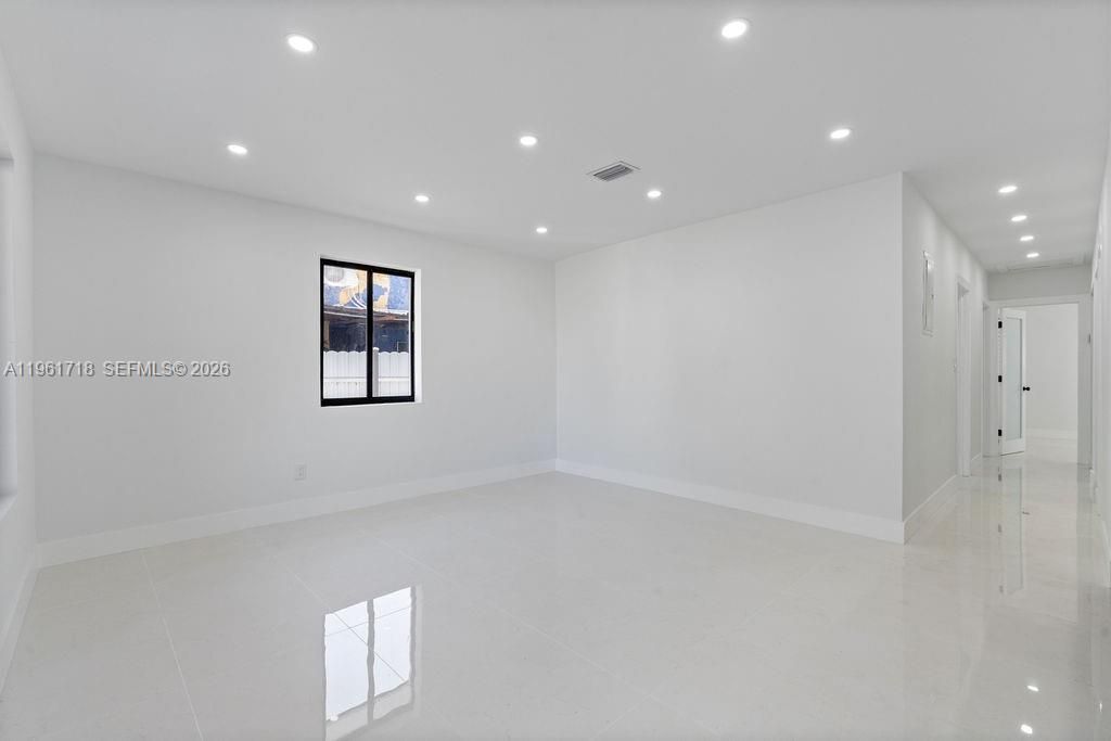 860 NW 70th St , Miami, FL 33150 Photo